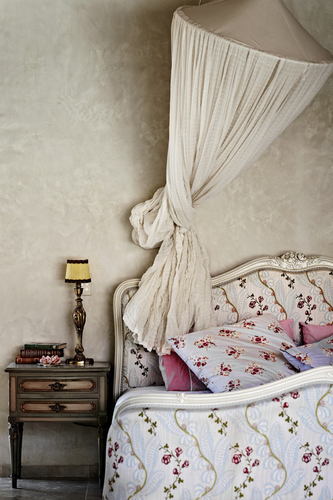 LOVELY HOME WITH VARIOUS INFLUENCES