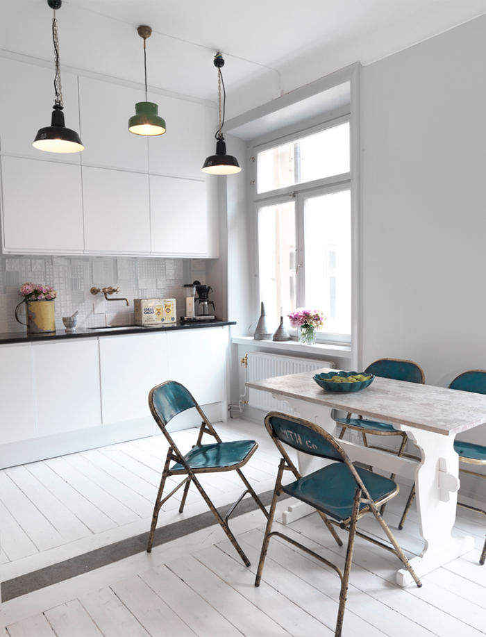 Charming White Kitchen with Vintage Details // Чаровна бяла кухня с винтидж детайли