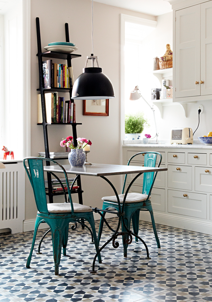 SMALL KITCHEN WITH INTERESTING DETAILS
