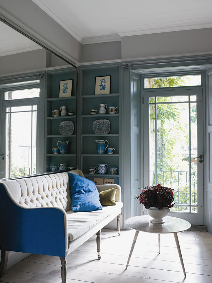 HOW THE DESIGNER LIVES OR A BEAUTIFUL HOME IN LONDON